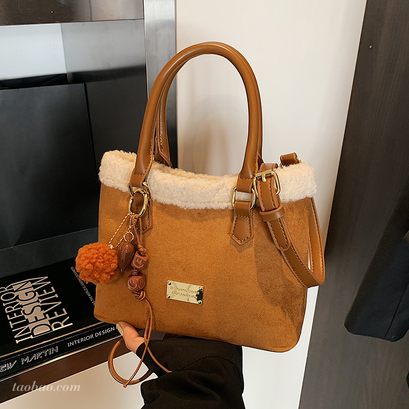 高级感毛毛绒水桶包女2025新款