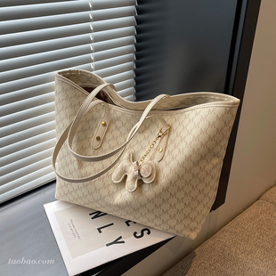 时尚印花大容量包包女士2026新款简约通勤单肩包高级感手提托特包