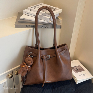 高级质感复古大容量包包女2025新款时尚通勤单肩包手提托特水桶包