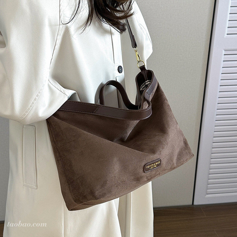 休闲复古麂皮绒包包女2026新款通勤百搭斜挎包简约手提托特水桶包,箱包皮具/热销女包/男包,托特包,淘宝优惠券,粉丝福利购,淘宝优惠卷