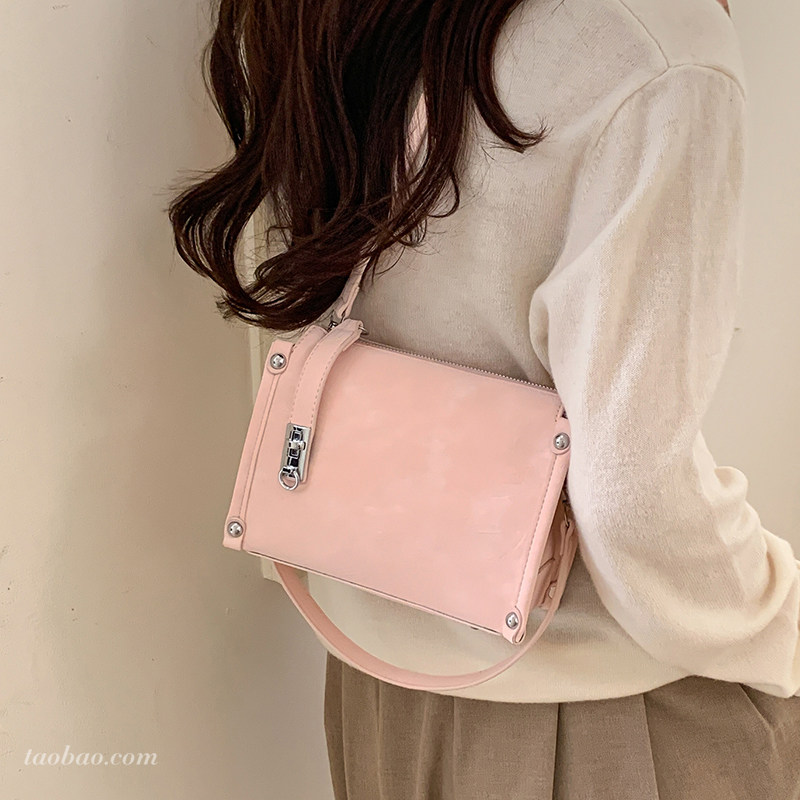 春夏季流行爆款小包包女2026新款时尚百搭斜挎包超火单肩包小方包,箱包皮具/热销女包/男包,小方包,淘宝优惠券,粉丝福利购,淘宝优惠卷