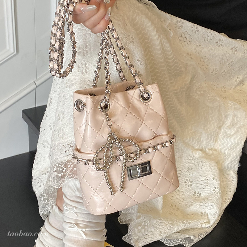 菱格绣线超火小包包女2025新款百搭链条斜挎包夏天爆款精致水桶包,箱包皮具/热销女包/男包,水桶包,淘宝优惠券,粉丝福利购,淘宝优惠卷