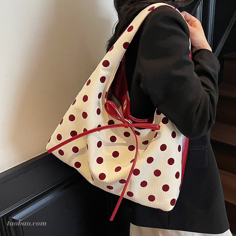 通勤大容量波点单肩托特包