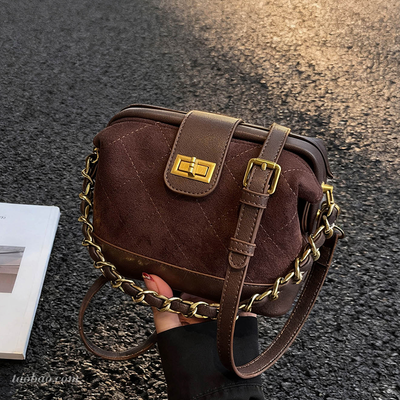 秋冬季复古麂皮绒小包包女2025新款精致百搭斜挎包迷你手提医生包