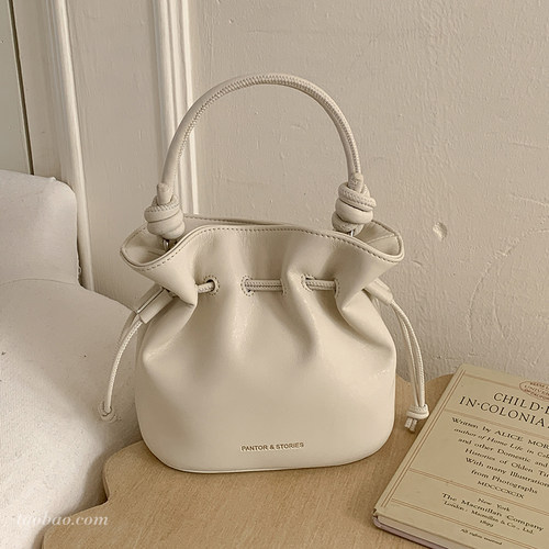 复古百搭通勤女水桶包