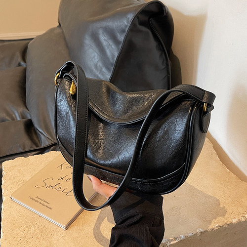 2023秋冬新款高级时尚流行腋下包