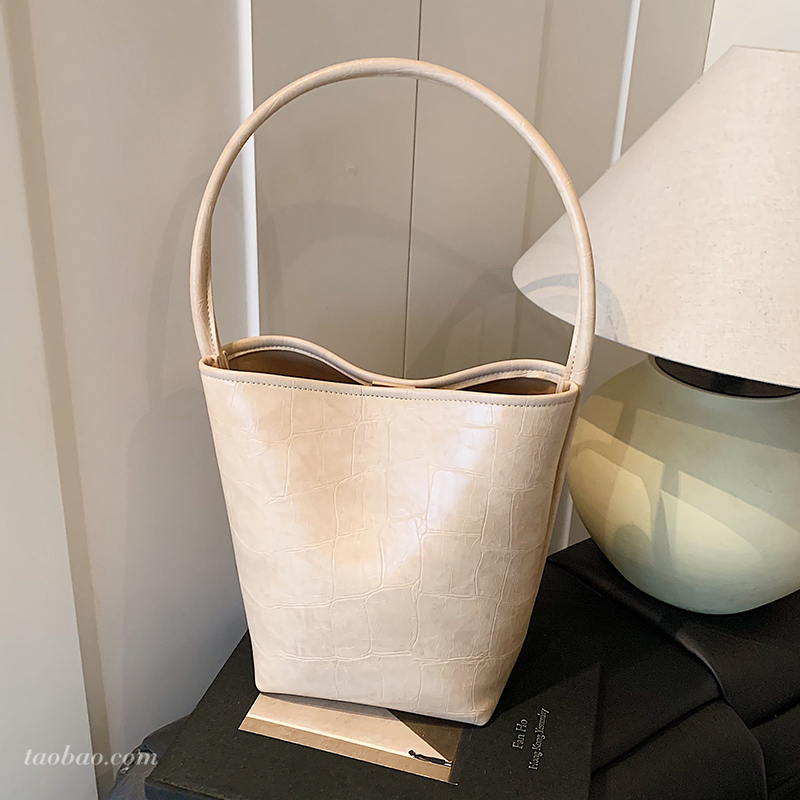 2025新款超火腋下包水桶包