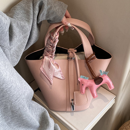 小众粉红大容量通勤菜篮子水桶包