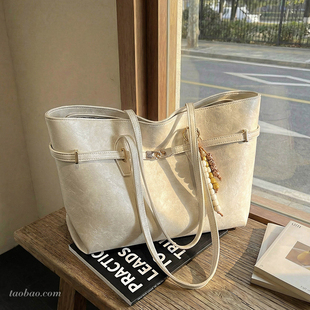 高级感大容量包包女2026新款 通勤单肩包简约手提托特包水桶包 时尚