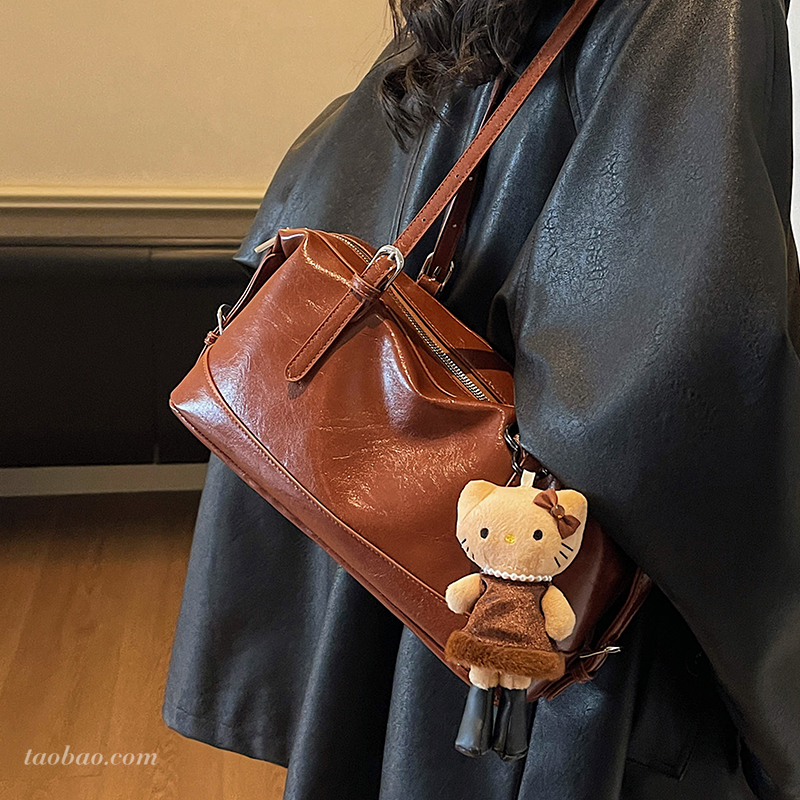 今年流行复古托特包包