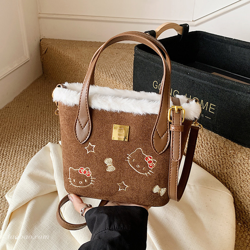 复古小众麂皮绒包包女2025新款休闲百搭斜挎包精致超火手提水桶包,箱包皮具/热销女包/男包,水桶包,淘宝优惠券,粉丝福利购,淘宝优惠卷