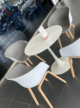 北欧白色洽谈桌椅组合简奶茶店创意网红化妆凳靠背布艺餐椅子实木