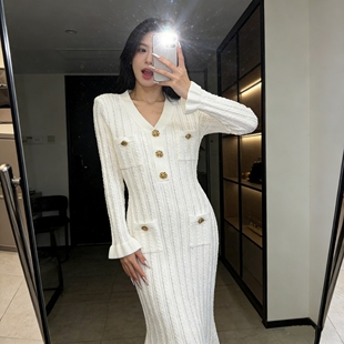 2026早春女装法式优雅气质V领长袖针织连衣裙收腰显瘦鱼尾长裙子