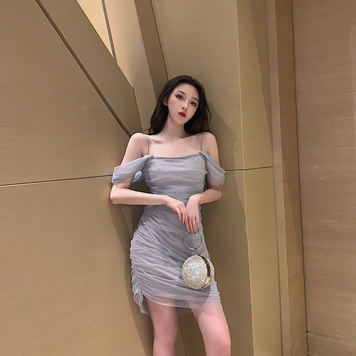~ Real-price summer Korean version of the new warmth and flexibility tightly wrapped hip gauze suspension dress