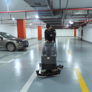 GAOMEI手推式双刷洗地机保洁公司清洁设备车库水洗除尘清洗机送货