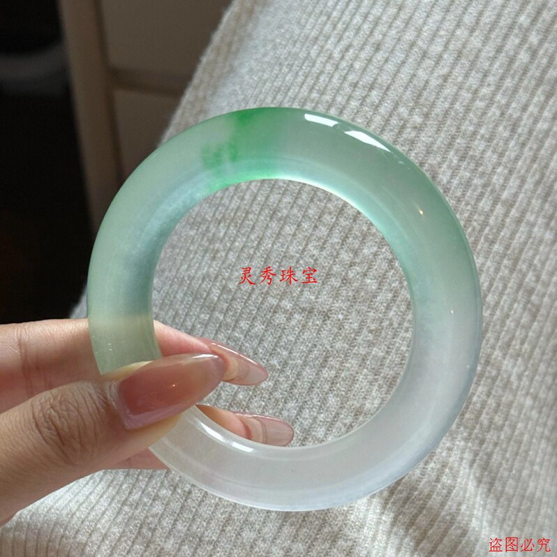 非洲翠翡翠色独龙女款玉镯高冰种飘花阳绿石英岩质玉款百搭时尚