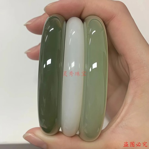 新疆青玉和田玉手镯外蒙料 高冰晴水女款玉镯子碧玉白玉镯