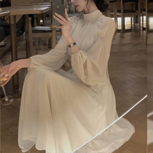 早秋白色高d领连衣裙春秋女仙女温柔风高级感配大衣设计感小众裙