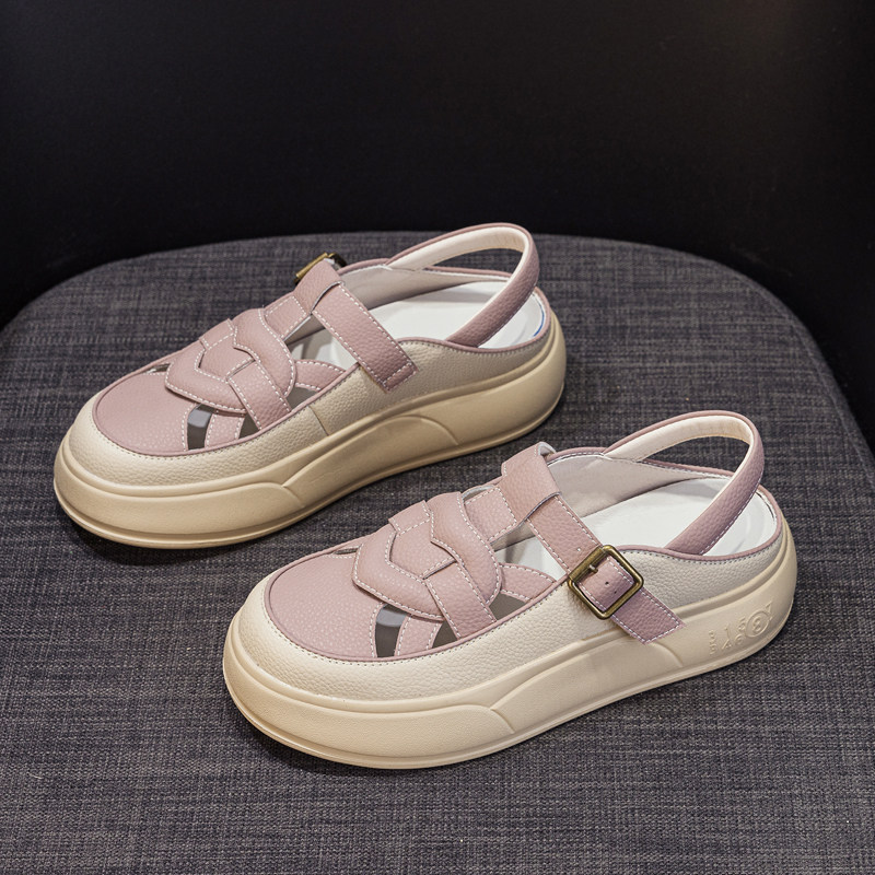 2026年夏季新款百搭软底真皮厚底镂空透气平底学生洞洞罗马凉鞋女