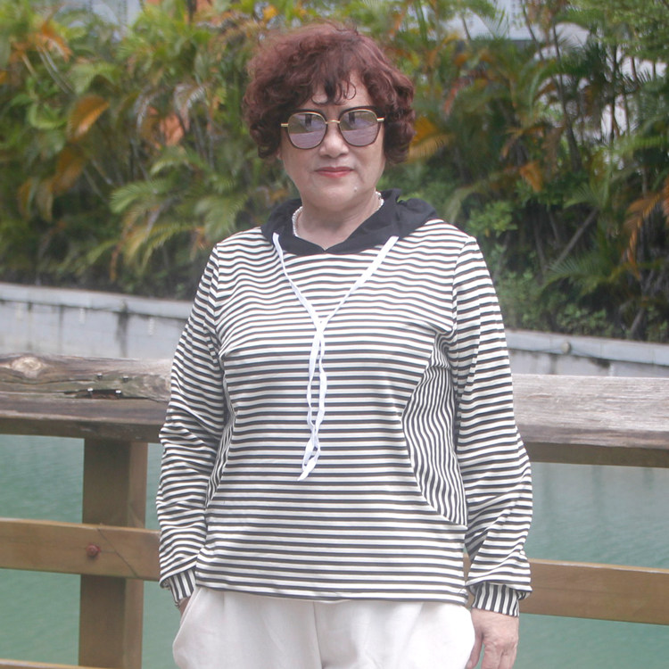 清仓中老年春秋条纹连帽上衣加肥大码妈妈款时尚宽松T恤套头衬衫