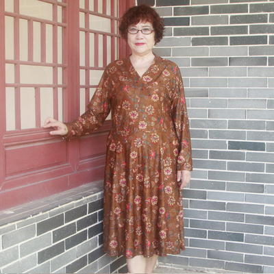 胖妈妈装秋季v领印花连衣裙a字裙