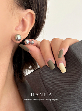银灰色玻璃珍珠耳钉日常通勤清冷高级感博主同款小众耳环耳饰银针
