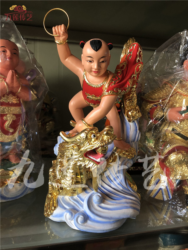 木雕哪吒拔龙根东海太子人物神像香樟木锦雕工艺九莲木雕供奉摆件