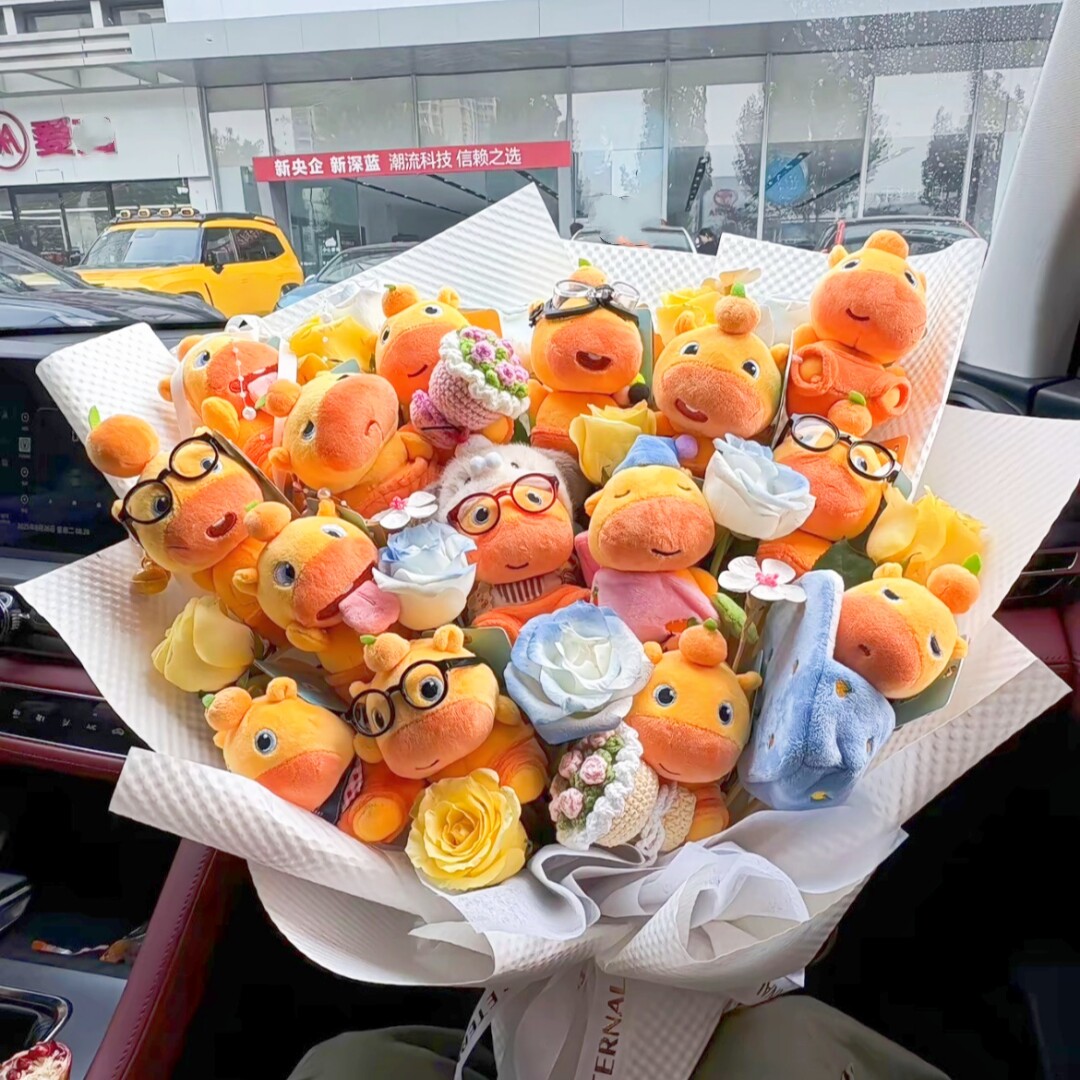 正版水豚噜噜挂件噜妹花束毛绒玩偶书包包钥匙扣公仔生日礼物女生图片
