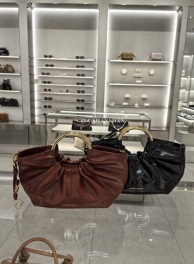 【珊珊家不退换】CHARLES&KEITH托特CK2-30151611油蜡皮扇子褶皱