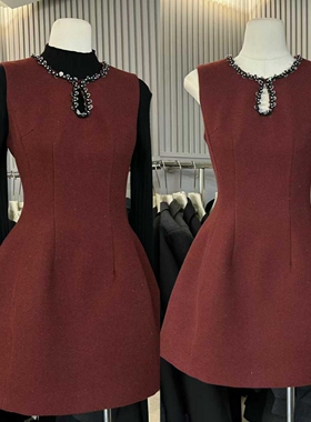 DUODUO高级感新年红色小黑裙女2025新款重工钉珠亮片水滴领背心裙