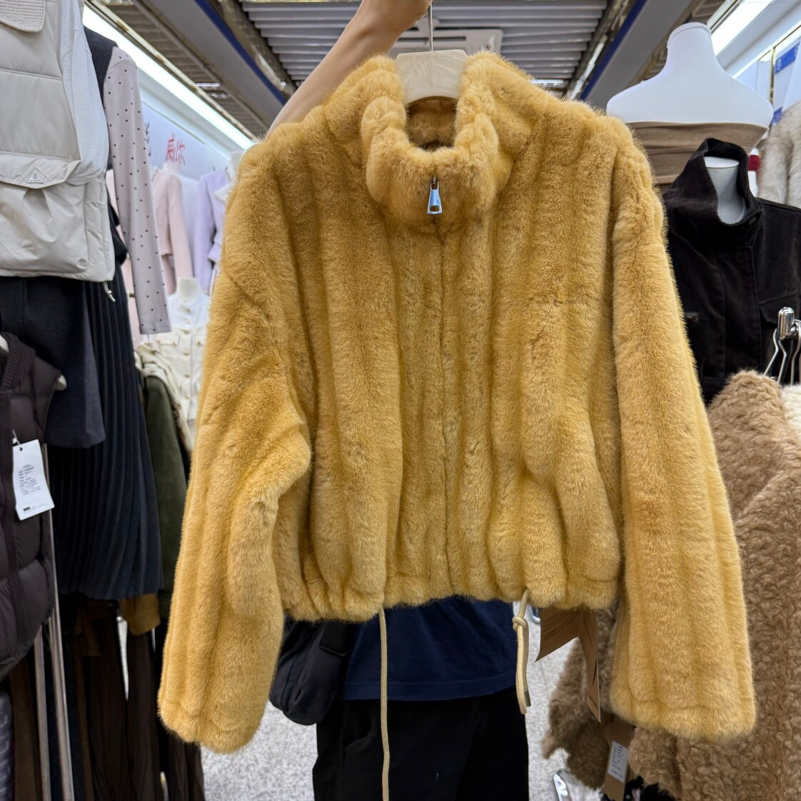 独特雾贵感皮毛一体立领短外套女