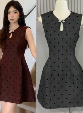 十三行美式复古灰色波点连衣裙女2025新款OL水滴领收腰无袖背心裙