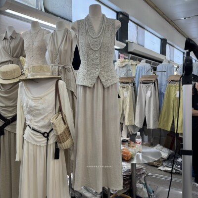 老钱风V领重工钩花蕾丝两件套