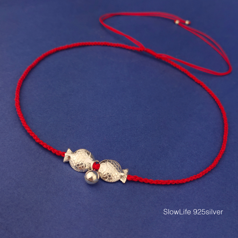 慢生活银饰品 S925纯银亲嘴鱼有声铃铛儿童项圈 原创手编红绳项链