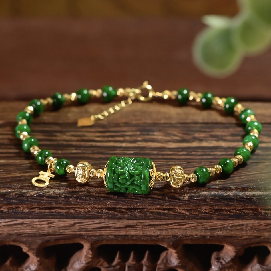 天然A货雕花干青翡翠桶珠路路通算盘珠手链女通体18K金吉字小挂坠