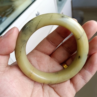自然光实拍一物一拍天然精品黄白老玉57.2圈口手镯玉镯子珠宝玉器