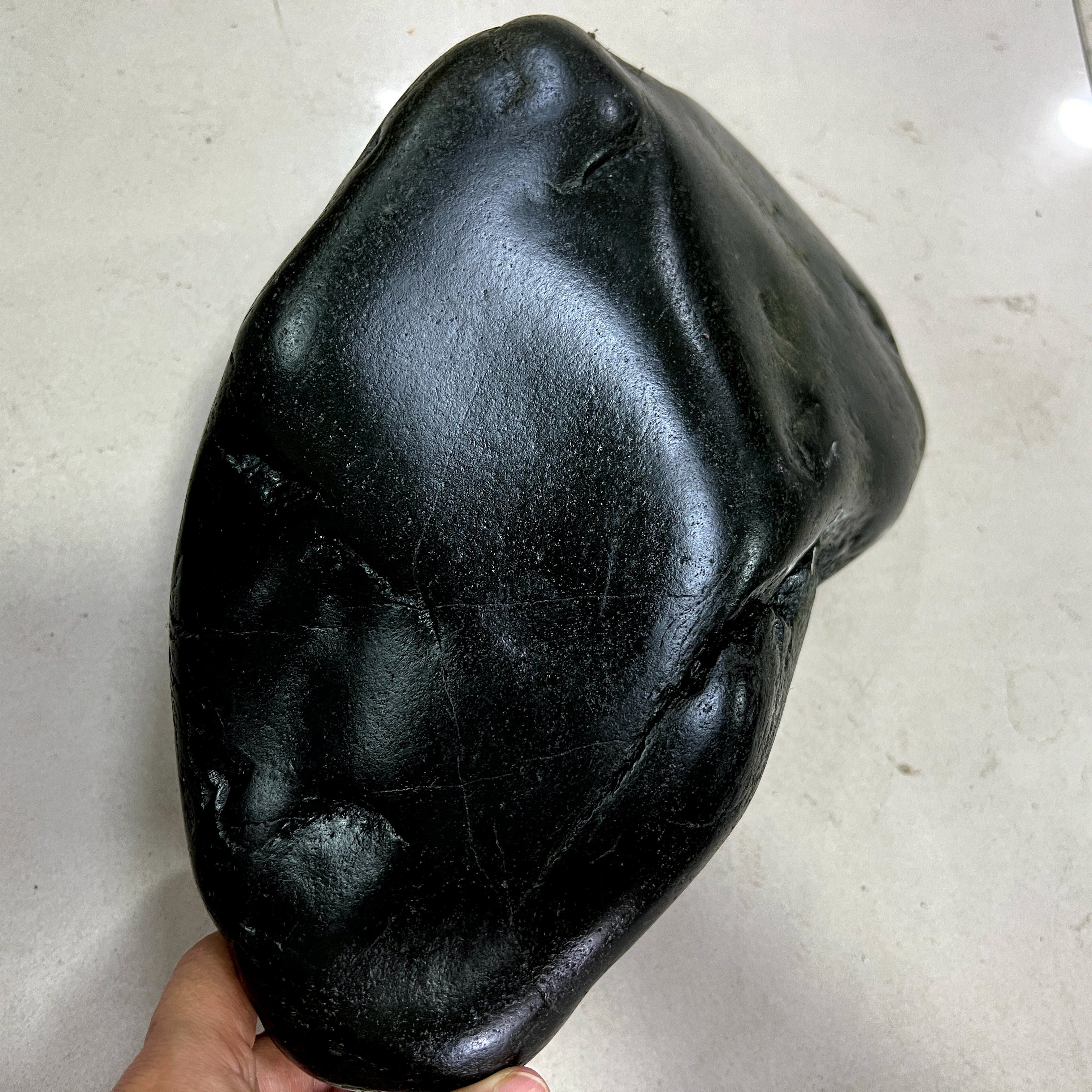 十六斤天然新疆和田黑青籽料原石黑羊脂级肉细大块黑青籽料摆件