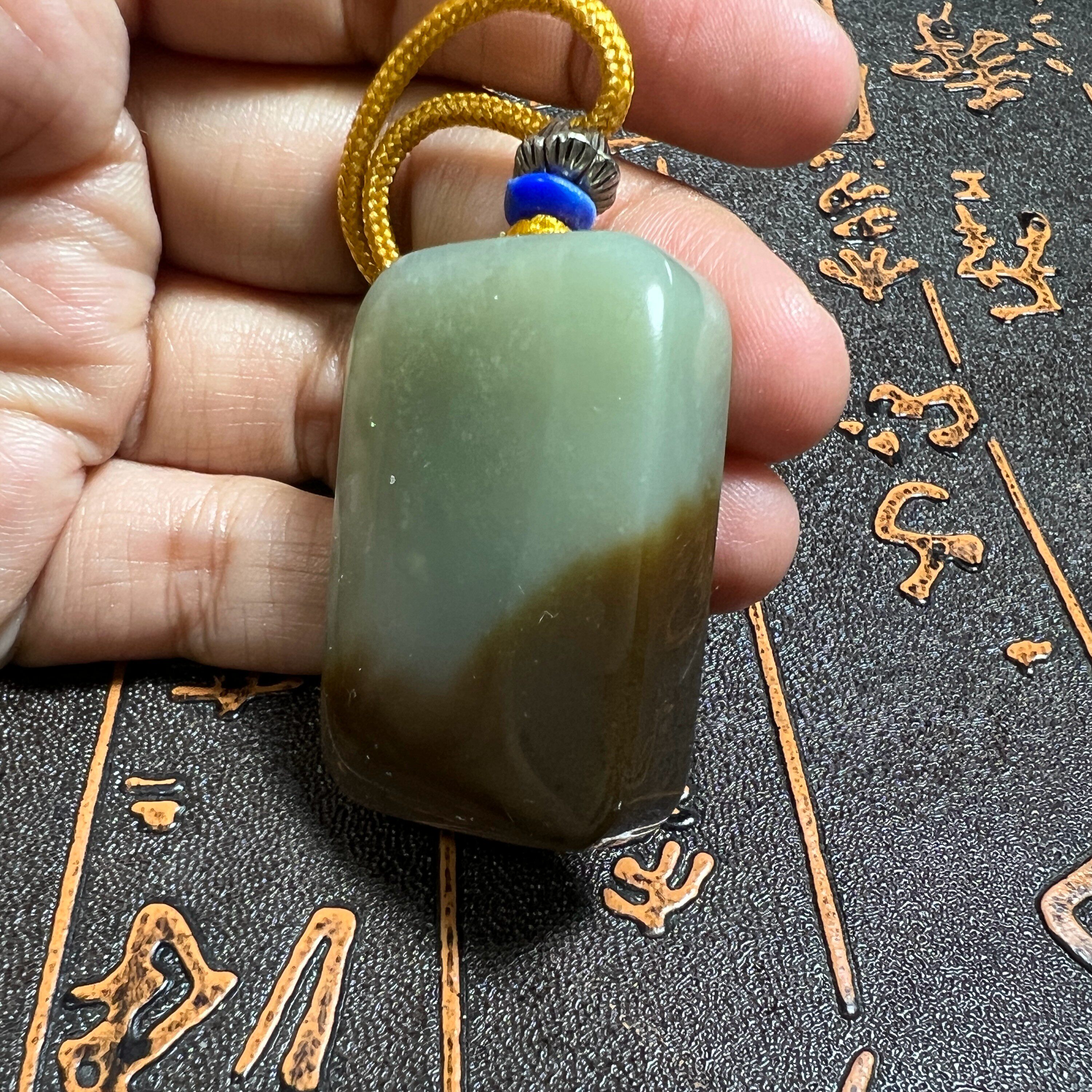 新疆和田青玉山料牌子糖青山料吊坠挂件且末天然和田玉平安牌
