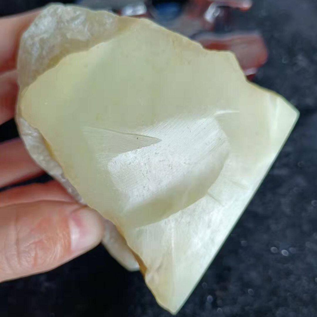 488克新疆和田若羌 黄玉一细料 黄玉山料切块  牌子料 雕刻料