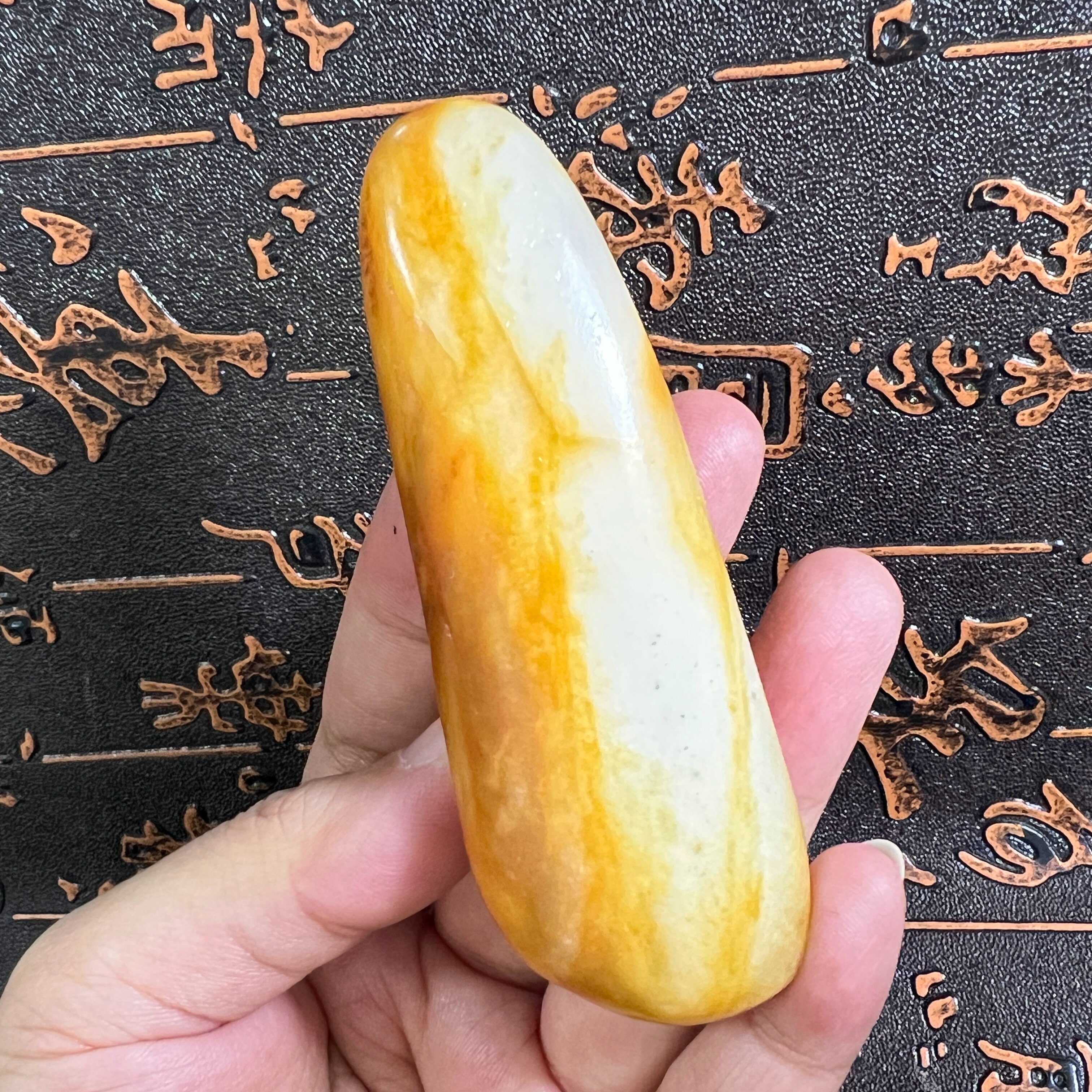 68g新疆和田籽料原石 红皮白玉手把件天然和田玉羊脂玉一把抓