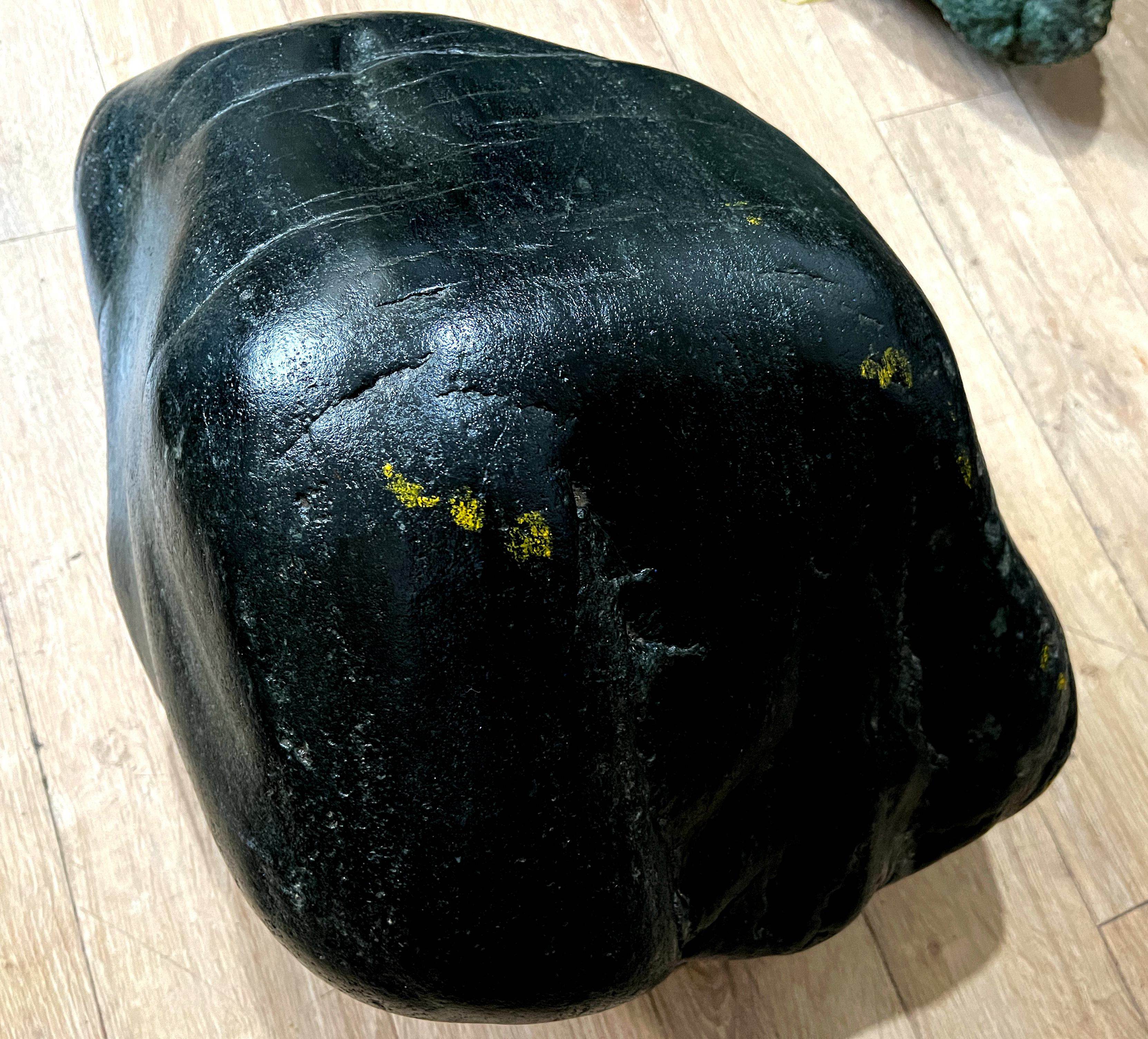 140斤和田黑青墨玉籽料原石大块摆件黑羊脂油润新疆天然籽玉原石