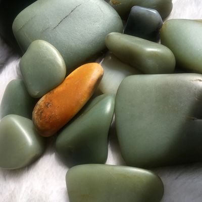 和田籽料原石350元起青花籽料