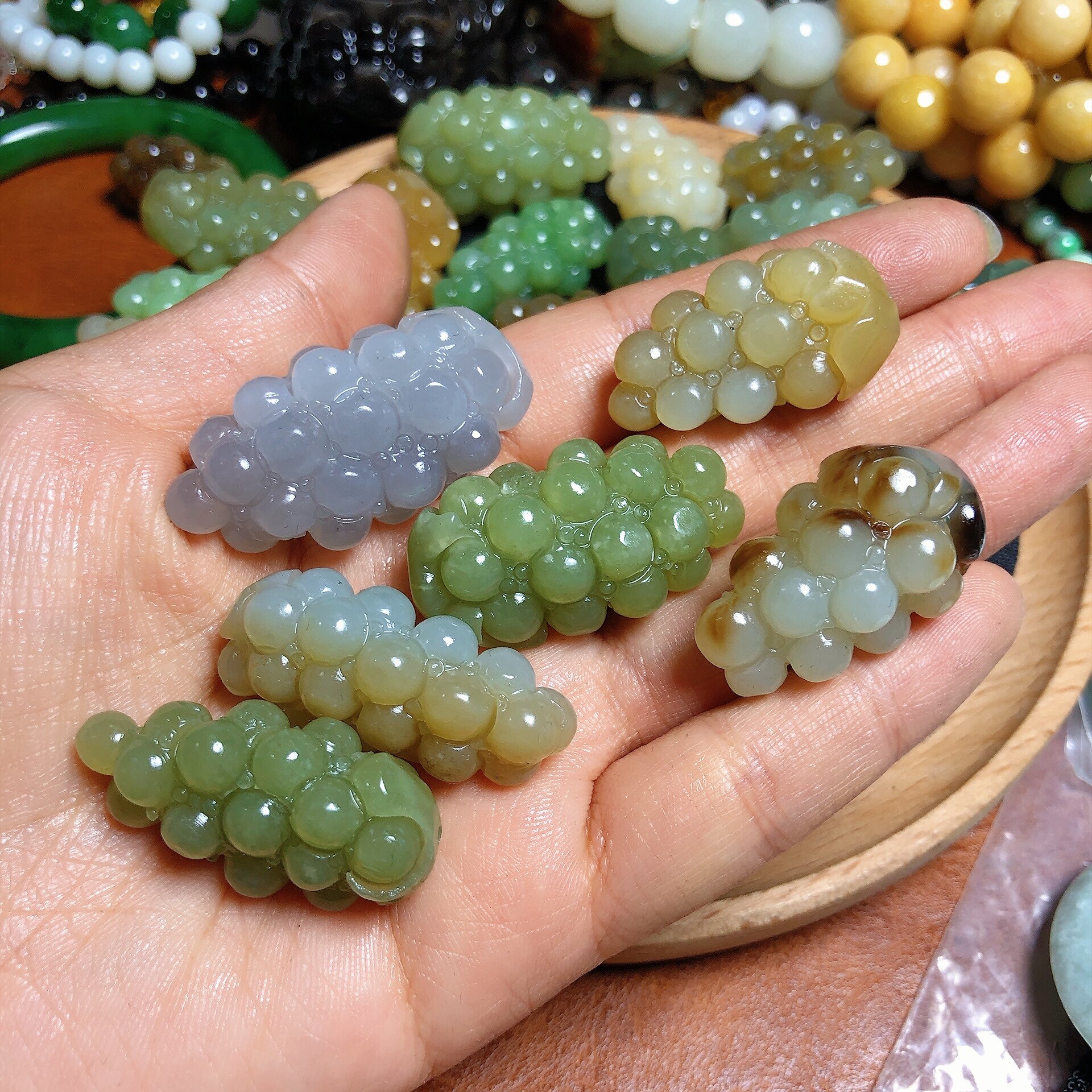 天然和田玉葡萄吊坠多籽多福烟紫糖料清水吊坠随机发26-38mm 编绳