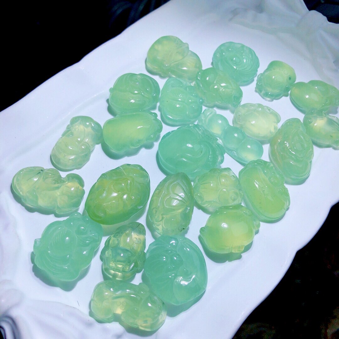 AA0874天然葡萄石吊坠冰种宝石挂件透绿貔貅如意金蟾老料雕刻编绳