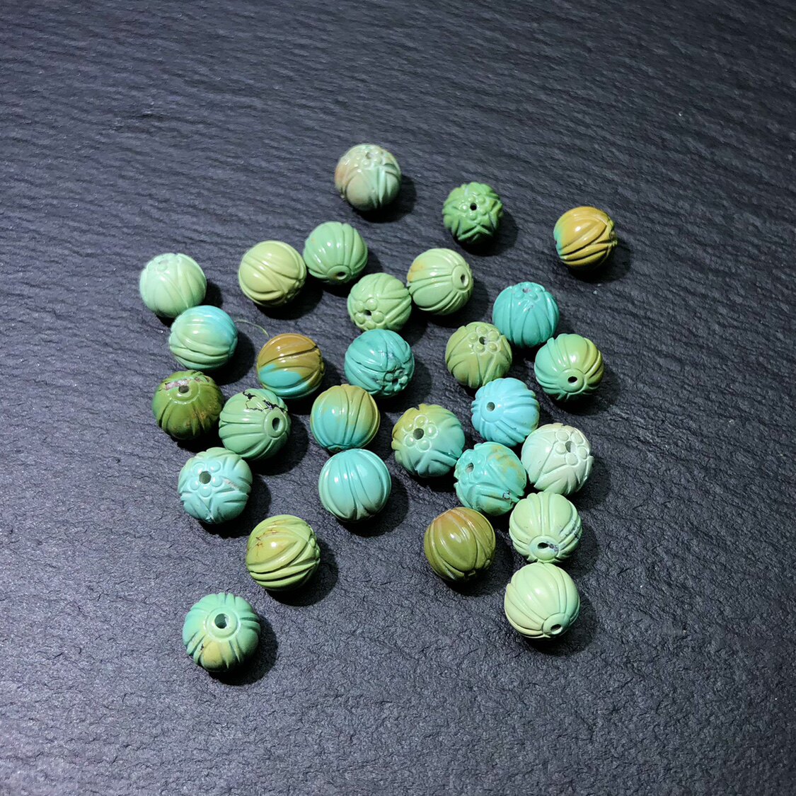 GG0762 天然绿松石雕刻莲花珠8mm三无原矿散珠吊坠高瓷蓝配件diy