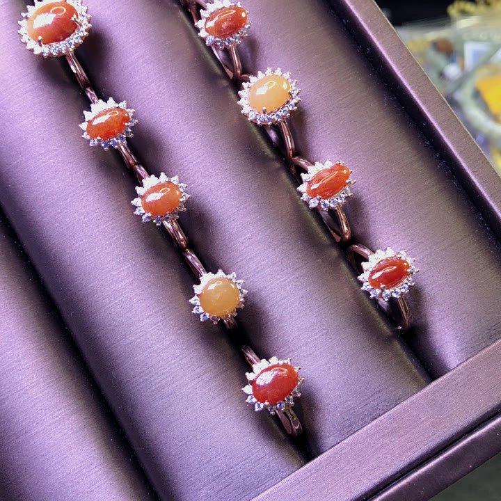 泓石斋 翡翠冰红翡戒指戴妃款