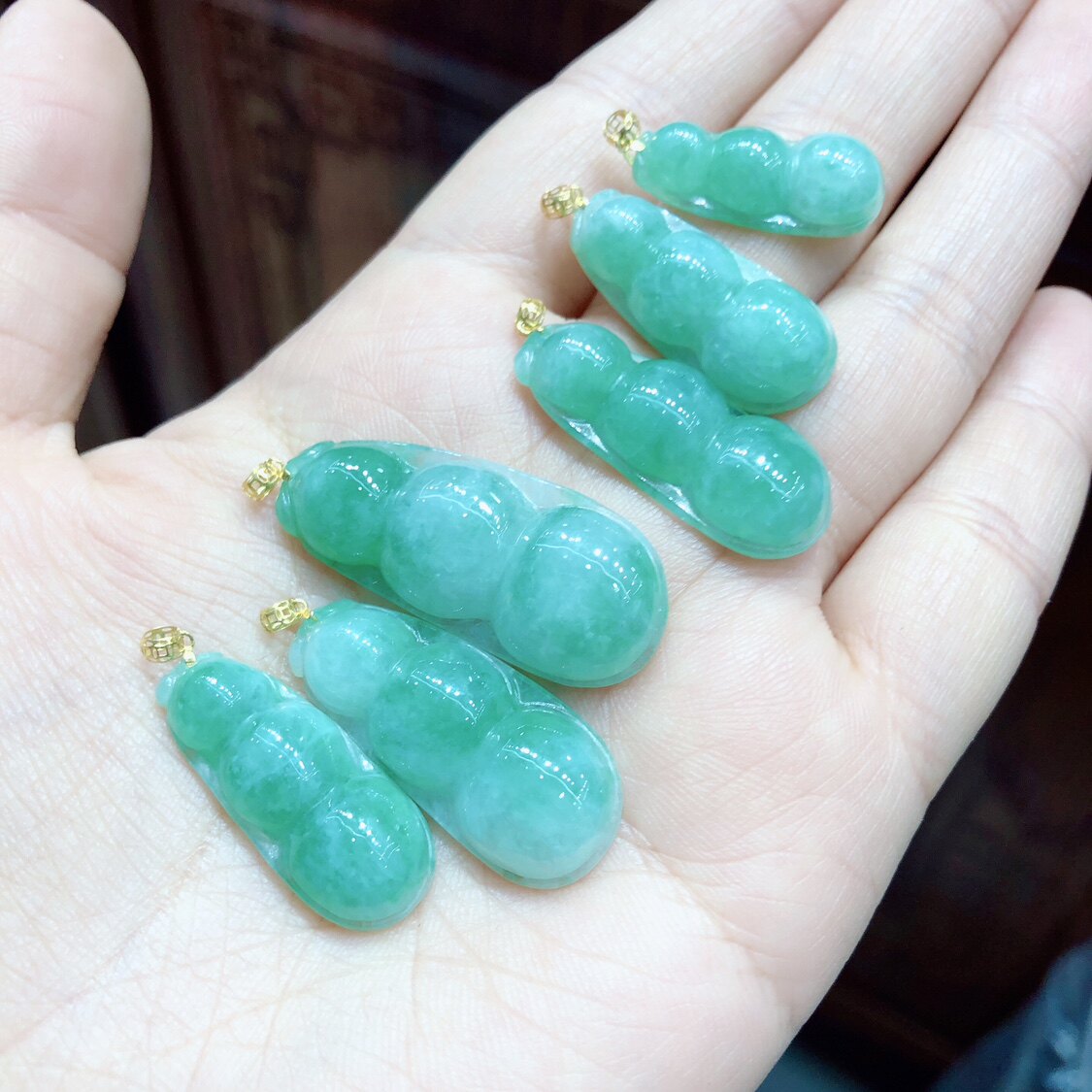 R325 缅甸料天然A货翡翠四季豆吊坠18k金阳绿飘花真金挂件21-33mm