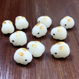 Q175白玉菩提兔子吊坠通孔小萌宠玉兔项链可锁骨链17/12mm