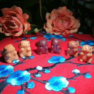 Q162文玩老山檀小叶紫檀绿檀木兔子吊坠摆件可爱雕刻摆件有孔