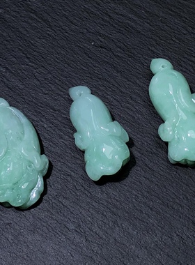 OO0214 天然A货翡翠白菜吊坠果绿底手工雕刻挂件30-40mm